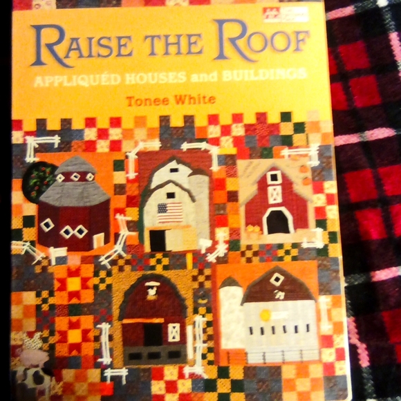 Raising the Roof quilting patterns in box - Picture 1 of 3
